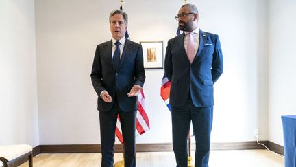 Le secrétaire d'Etat américain Antony Blinken et le ministre britannique des Affaires étrangères James Cleverly, au Japon, le 17 avril 2023. (ANDREW HARNIK / AFP)