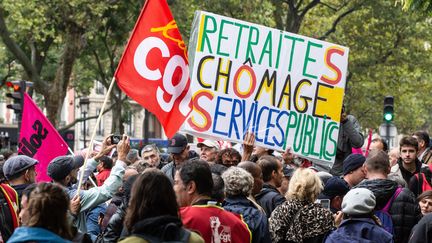 Une manifestation à Paris, le 24 septembre 2019, pour la défense des emplois, des salaires, du service public et contre la réforme des retraites. (AMAURY CORNU / HANS LUCAS / AFP)