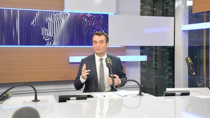 Florian Philippot,&nbsp;vice-président du FN, invité à franceinfo mercredi 1er mars 2017. (RADIO FRANCE / JEAN-CHRISTOPHE BOURDILLAT)