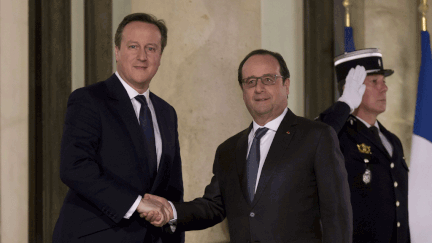 &nbsp; (David Cameron et François Hollande à l'Elysée en février © Michel Euler/SIPA)