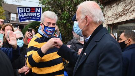 Joe Biden, à Scranton, auprès de ses supporters lors du scrutin présidentielle, le 3 novembre 2020. (ANGELA WEISS / AFP)