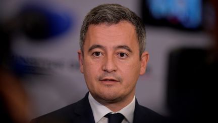 Le ministre de l'Intérieur Gérald Darmanin s'adresse à la presse, à Paris, le 20 novembre 2021. (JULIEN DE ROSA / AFP)