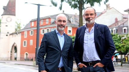 Gilles Boyer et Edouard Philippe posent devant la tour du Bollwerk à Mulhouse (Alsace), le 6 juillet 2021 (SZUSTER DAREK / MAXPPP)