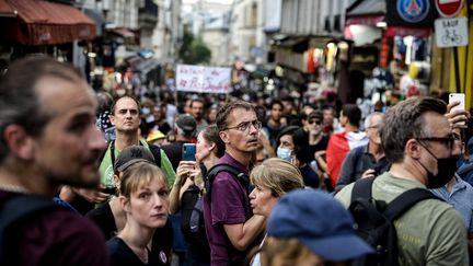 Une manifestation contre le pass sanitaire, à Paris, le 25 septembre 2021. (KATIA ZHDANOVA / HANS LUCAS / AFP)