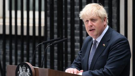 Le premier ministre britannique Boris Johnson a annoncé sa démission, jeudi 7 juillet, devant le 10, Downing Street (DANIEL LEAL / AFP)