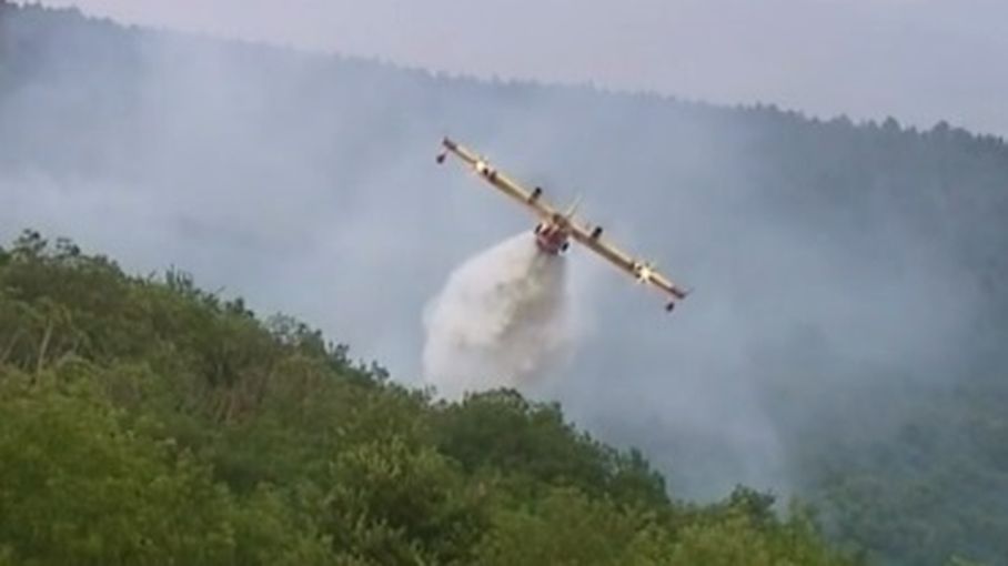 Un Feu Ravage Le Massif Du Pilat