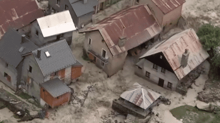 Intempéries : un village évacué après une crue dévastatrice en Isère (France 2)