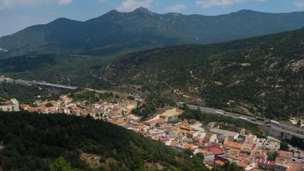 Vue sur la ville du Perthus, dans les Pyrénées-Orientales, en 2018.&nbsp; (RAYMOND ROIG / AFP)