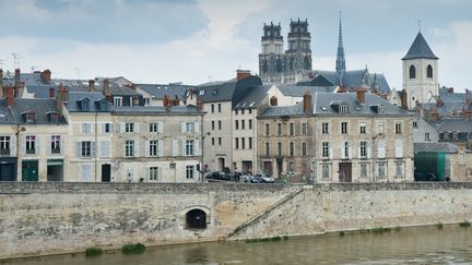 Les taux d'int&eacute;r&ecirc;t des cr&eacute;dits immobiliers accord&eacute;s aux particuliers par les banques ont atteint 3% en avril, selon une &eacute;tude de l'Observatoire Cr&eacute;dit Logement-CSA publi&eacute;e lundi 6 mai. (AUSTROPHOTO / F1ONLINE RM / GETTY IMAGES)