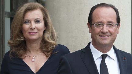 Val&eacute;rie Trierweiler et Fran&ccedil;ois Hollande sur le perron de l'Elys&eacute;e, le 17 octobre 2012. ( MAXPPP)