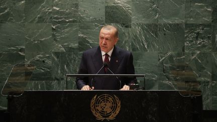 Recep Tayyip Erdoğan, le président turc, à la tribune de l'ONU à New York (Etats-Unis) ,le 21 septembre 2021. (MURAT KULA / ANADOLU AGENCY / AFP)