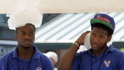 Atlanta, Georgie (Etats-Unis), 41&deg;C, le 30 juin 2012. Des sacs de glace pour rafra&icirc;chir les pauvres employ&eacute;s du stade Turner Field pendant un match de baseball. ( TAMI CHAPPELL / REUTERS)