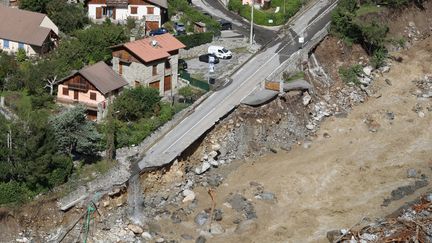 À Saint-Martin-Vesubie après les fortes pluies et les inondations qui ont frappé le département des Alpes-Maritimes,&nbsp;le 3 octobre 2020. (VALERY HACHE / AFP)