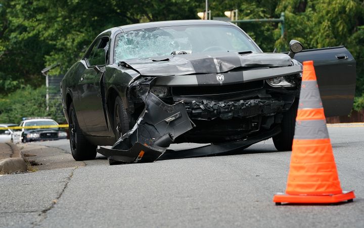 La voiture qui a foncé sur la foule des manifestants antiracistes, à Charlottesville (Virginie, Etats-Unis), le 12 août 2017. (WIN MCNAMEE / GETTY IMAGES NORTH AMERICA / AFP)