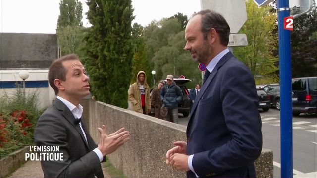 Edouard Philippe rencontre des femmes ayant un contrat aidé aux Ulis (Essonne)