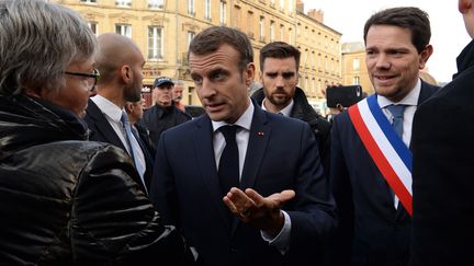 Emmanuel Macron (à gauche) et Boris Ravignon (à droite), à Charleville-Mézières (Ardennes), le 7 novembre 2022. (MAXPPP)