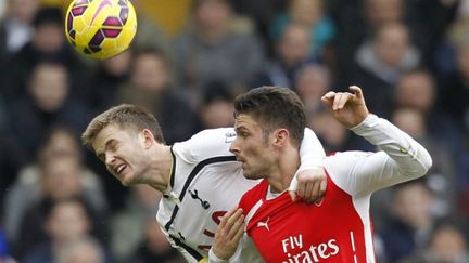 Olivier Giroud (à droite) face à Eric Dier