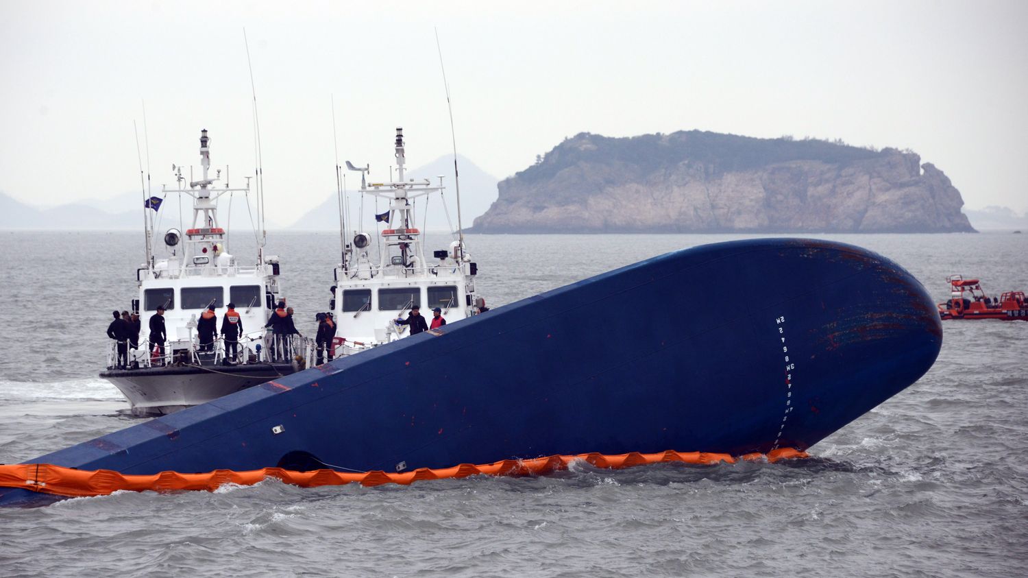 VIDEO. Naufrage en Corée du Sud : une victime filme le chavirage du ferry de l'intérieur