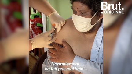 VIDEO. La Fondation Abbé Pierre aide les sans-abri à se faire vacciner (BRUT)