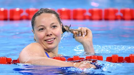 Emeline Pierre après sa série du 100 m dos aux Jeux paralympiques de Paris, dans la matinée du 6 septembre 2024. Quelques heures plus tard, la nageuse française remportait le bronze en finale. (CURUTCHET VINCENT / KMSP /AFP)