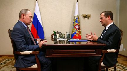 &nbsp; (Le président russe Vladimir Poutine et le Premier ministre Dmitri Medvedev lors du Conseil de sécurité organisé ce vendredi en Crimée © AFP / Dmitry Astakhov)