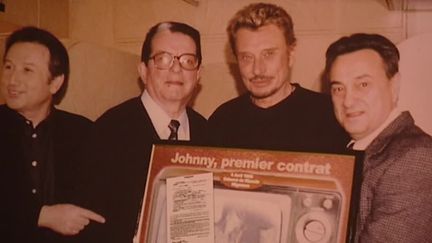 Johnny Hallyday se souvient de son premier contrat
 (France 3 / Culturebox / capture d&#039;écran)