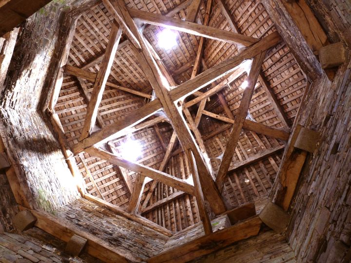 La charpente&nbsp;de la tour carrée de la cathédrale Dol-de-Bretagne. (FONDATION DU PATRIMOINE)