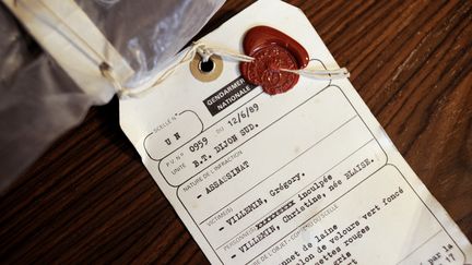 Un scellé lié à l'enquête sur le meurtre de Grégory Villemin montré à la cour d'appel de Dijon (Côte d'Or), le 3 décembre 2008.&nbsp; (JEFF PACHOUD / AFP)