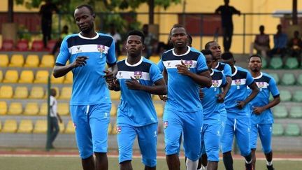 Les joueurs du MFM football club à l'échauffement durant une rencontre de la CAF 2018. (AFP/Pius Otomi Expeï)