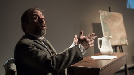 Nicolas Lormeau dans "Les Forçats de la route" à la Comédie-Française, à Paris, le 20 février 2018. (ERIC FEFERBERG / AFP)