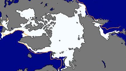 Carte du recul des glaces en Arctique (en orange, la limite moyenne des glaces entre 1981 et 2010 et en blanc, la situation en février 2015). ( National Snow and Ice Data Center)