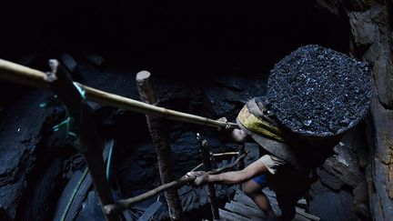 Dans l’Etat du Meghalaya, situé à la frontière avec le Bangladesh, se trouvent des milliers de mines de charbon. Des enfants y travaillent dans des conditions très difficiles.  VOIR LE DIAPORAMA (AFP PHOTO/ Roberto Schmidt)