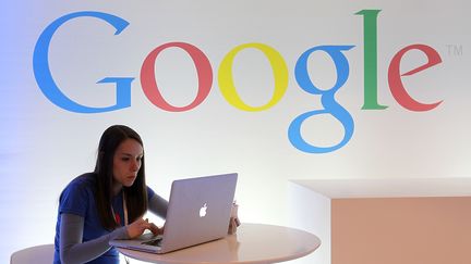 Une employ&eacute;e de Google &agrave; San Francisco, le 6 juin. (JUSTIN SULLIVAN / GETTY IMAGES NORTH AMERICA / AFP)