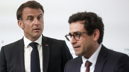 Emmanuel Macron accompagné de Stéphane Séjourné, alors ministre des Affaires étrangères, en avril 2024. ( / MAXPPP)