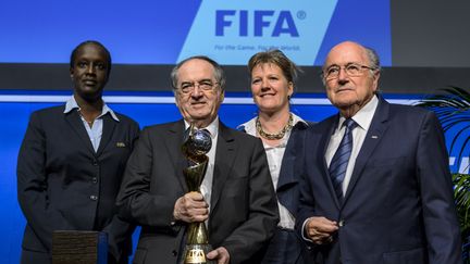 Noël Le Graet aux côtés de Sepp Blatter lors de l'attribution à la France de l'organisation de la Coupe du monde féminine en 2019. (FABRICE COFFRINI / AFP)