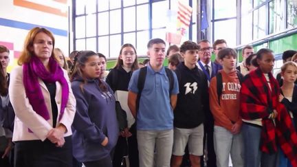 Hommage à S. Paty et D. Bernard : les écoles observent une minute de silence