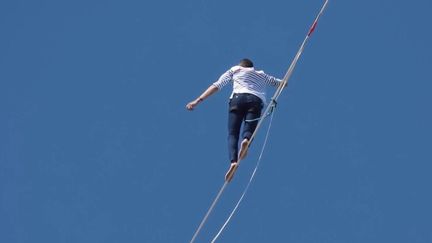 Slackline : Nathan Paulin a battu un nouveau record au Mont-Saint-Michel (FRANCE 2)