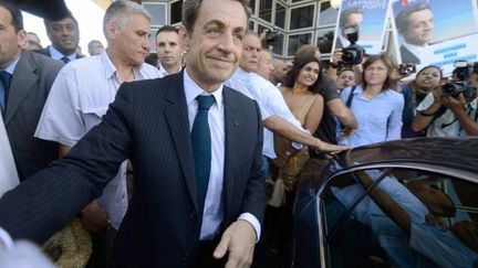 Nicolas Sarkozy arrive à l'aéroport de Saint-Denis (La Réunion), le 4 avril 2012. (AFP - Eric Feferberg)