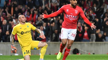 Rachid Alioui, buteur nîmois face à Saint-Etienne (PASCAL GUYOT / AFP)