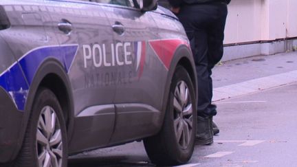 Vendredi 14 octobre, le cadavre d’une adolescente de 12 ans a été retrouvé dans une malle, dans le 19e arrondissement de Paris.&nbsp;Cinq personnes sont en garde à vue. (FRANCEINFO)