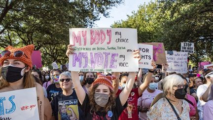 Des participantes de la "Marche des femmes" à Austin (Texas) le 2 octobre 2021 (SERGIO FLORES / AFP)