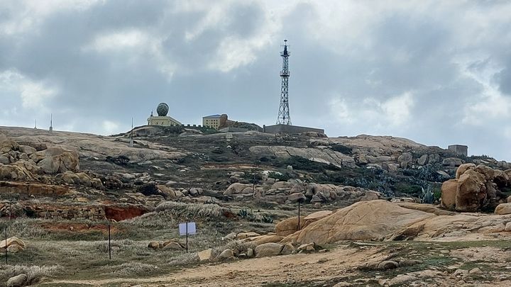 Les radars de l’armée chinoise qui surveillent en permanence Taïwan. (Sébastien Berriot / RADIO FRANCE)