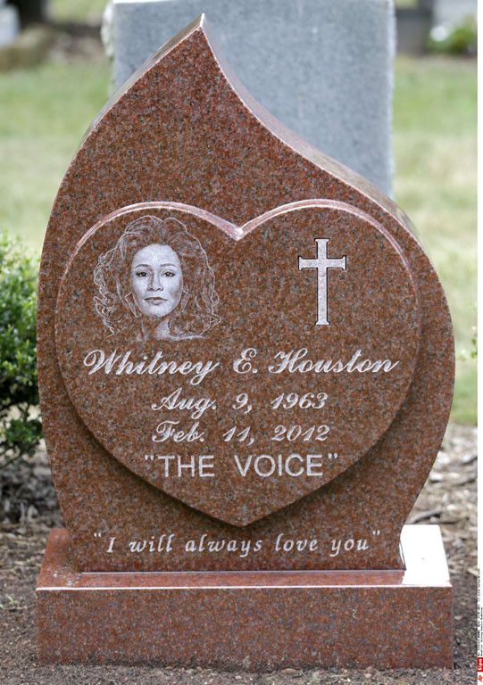 La tombe de Whitney Huston au Fairview Cemetery, à Westfield
 ( Julio Cortez/AP/SIPA)