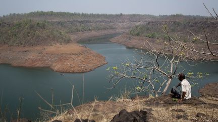 approvisionne en eau l’Etat de Maharashtra, le troisième plus grand d'Inde, à l’ouest du pays.  Mais pour de nombreux villages de cette région, cela reste insuffisant car le pays a dû faire face à sa plus grave sécheresse depuis quarante ans.  (REUTERS / Danish Siddiqui)