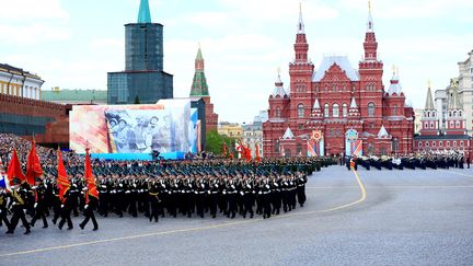 Les soldats répètent pour les célébrations du 9&nbsp;mai sur la place Rouge à Moscou (Russie), le 7 mai 2016. (SEFA KARACAN / ANADOLU AGENCY / AFP)