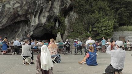 Week-end du 15 août : les croyants se rendent à nouveau en pèlerinage à Lourdes