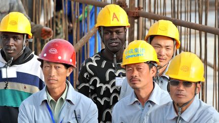 Travailleurs chinois sur un chantier de construction financé par la Chine à Dakar, au Sénégal, le 14 février 2009. (Photo AFP)