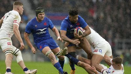 Pour son retour en équipe de France, Jonathan Danty a réalisé un match plein, à l'image de ses coéquipiers, lors du match du Tournoi des six nations Angleterre-France, à Twickenham, le 11 mars 2023. (ALASTAIR GRANT / AP)