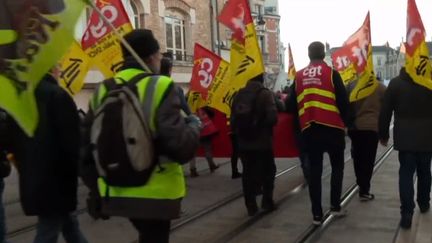 À Orléans (Loiret) les manifestants étaient nombreux mardi 10 décembre à protester contre la réforme des retraites. Les syndicats appellent à un nouveau rassemblement jeudi.&nbsp; (france 3)