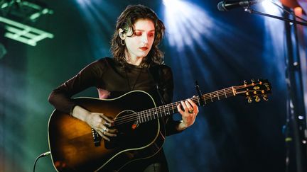 La chanteuse britannique Birdy sur scène à Milan (Italie), le 20 avril 2023 (ALESSANDRO BREMEC / NURPHOTO)